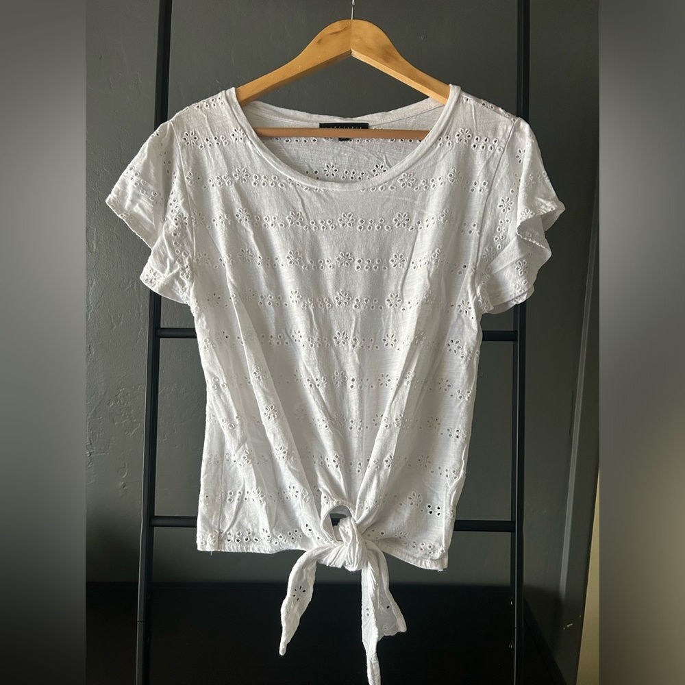 Sanctuary white eyelet tee shirt with front tie